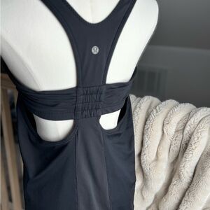 Lululemon Black Women's Sleeveless Scoop Neck Athletic Top